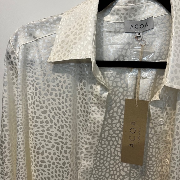 Acoa Vici Blue Moon Satin Embossed Button Down Blouse - Ivory, Size Medium - Picture 6 of 6